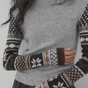 NWT Great Knit with Graphic Sleeves.SUPER TRENDY